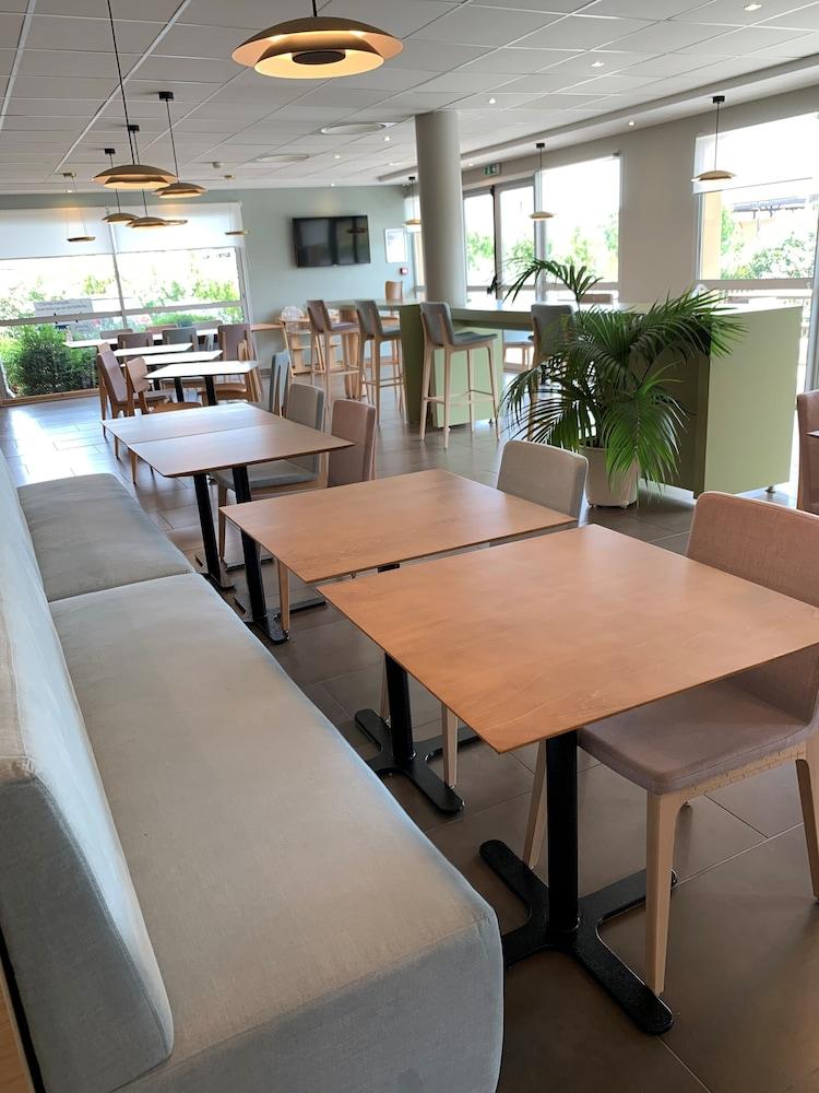 The Originals City, Hotel Ecoparc, Montpellier Est Сент-Онес Экстерьер фото