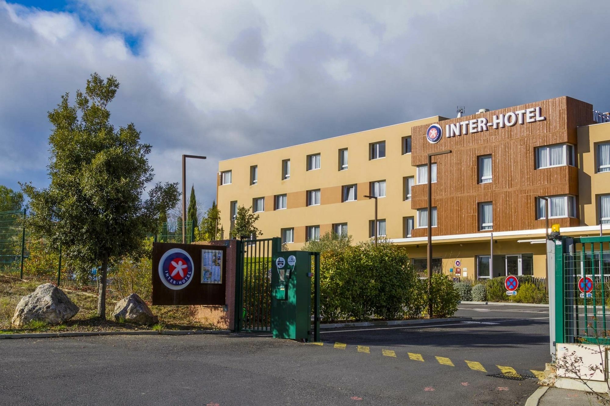 The Originals City, Hotel Ecoparc, Montpellier Est Сент-Онес Экстерьер фото